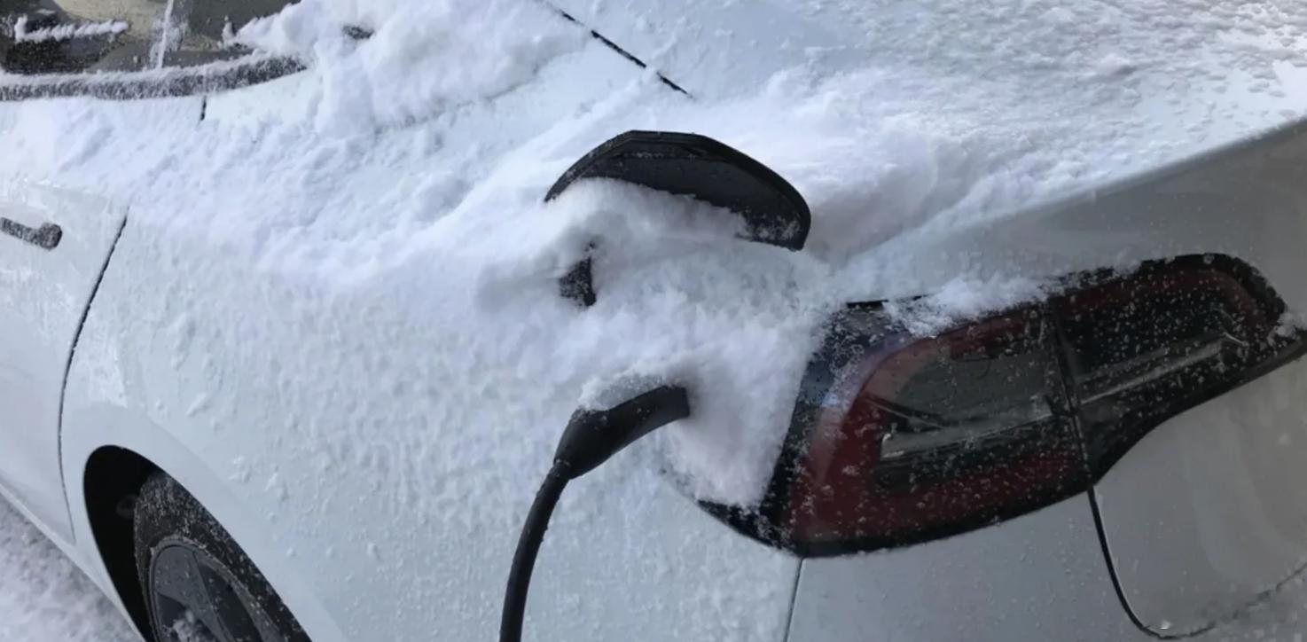 特斯拉新功能，解决了充电口冻住问题对于冬季居住在寒冷地区的电动车用户，尤其是那些