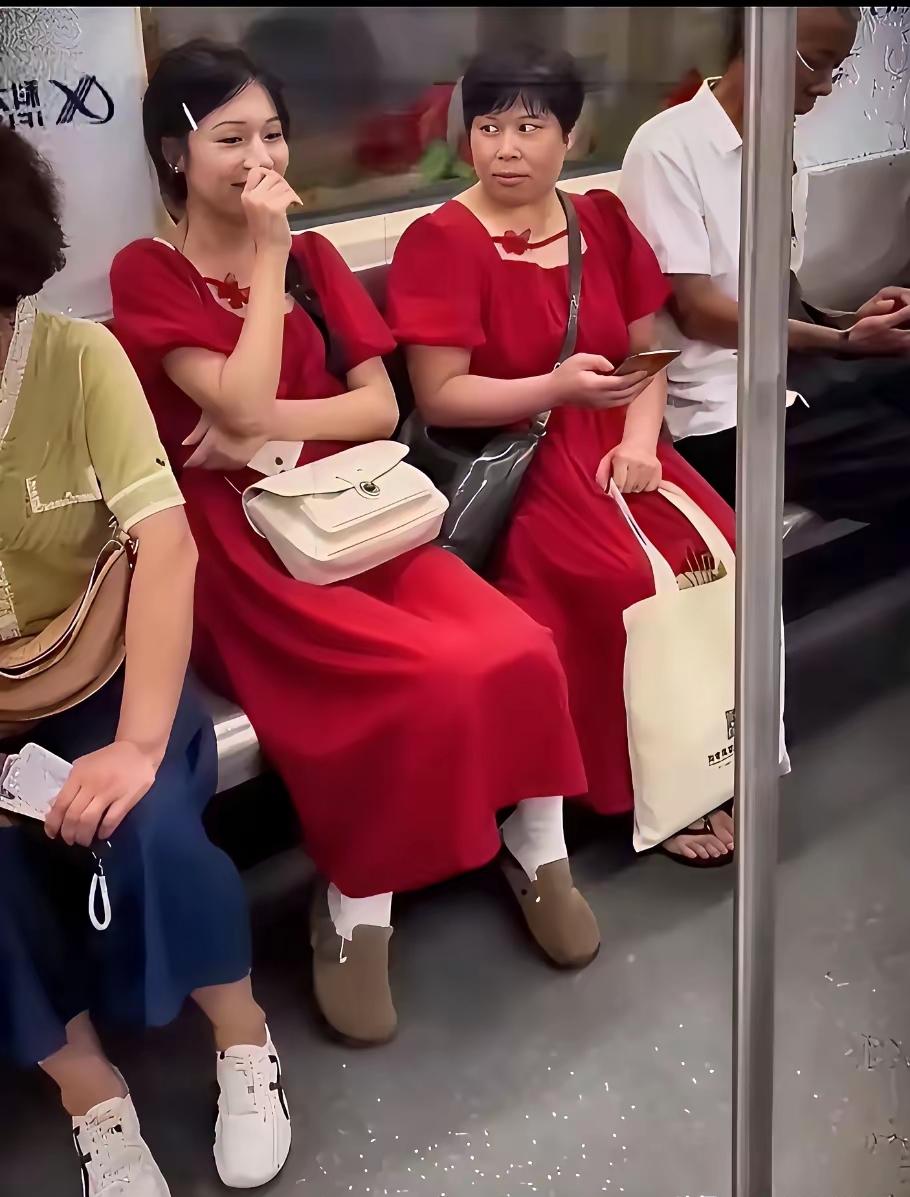 这缘分真的没谁了，只要自己不尴尬，尴尬的是别人。[捂脸]