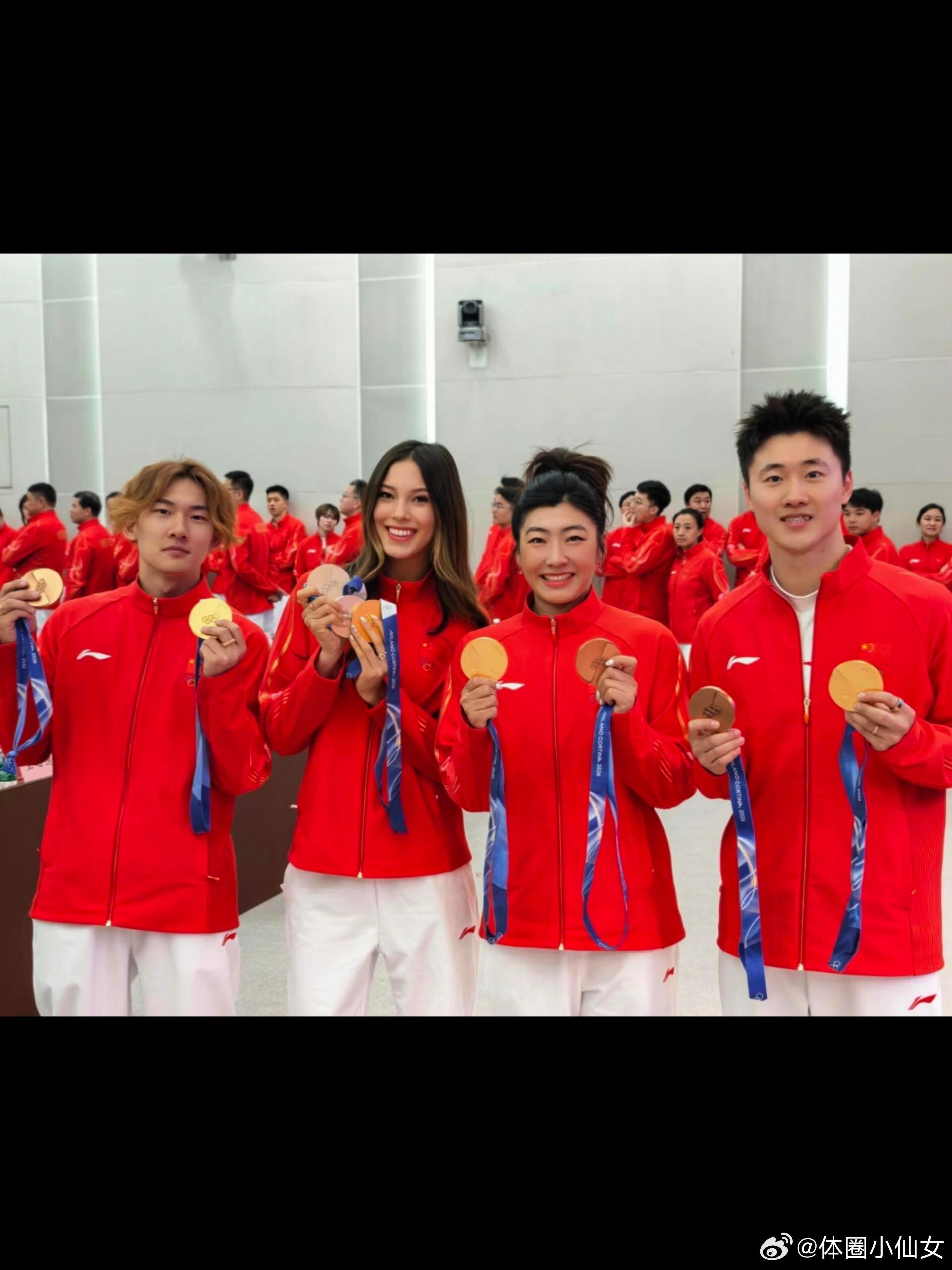 这张被誉为“含金量最高”的合影！期待与徐梦桃、苏翊鸣、谷爱凌、王心迪 咱们法国见