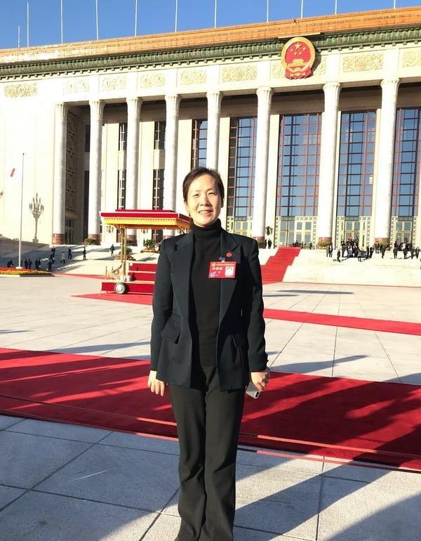 她是美国极不想放回中国的科学家，拒绝了美国公司千万年薪，放弃了美国一切待遇，20