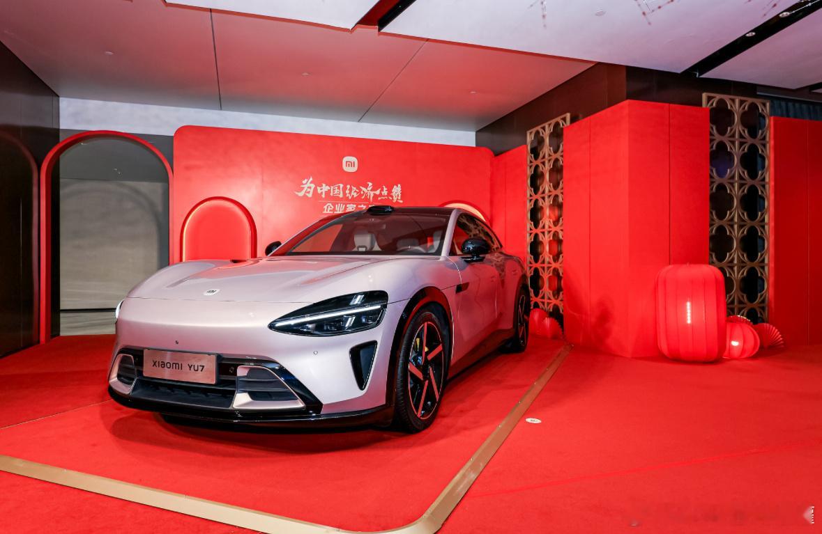 企业家们的出场能有多酷炫 企业家之夜小米YU7实力圈粉新浪财经企业家之夜不仅是场