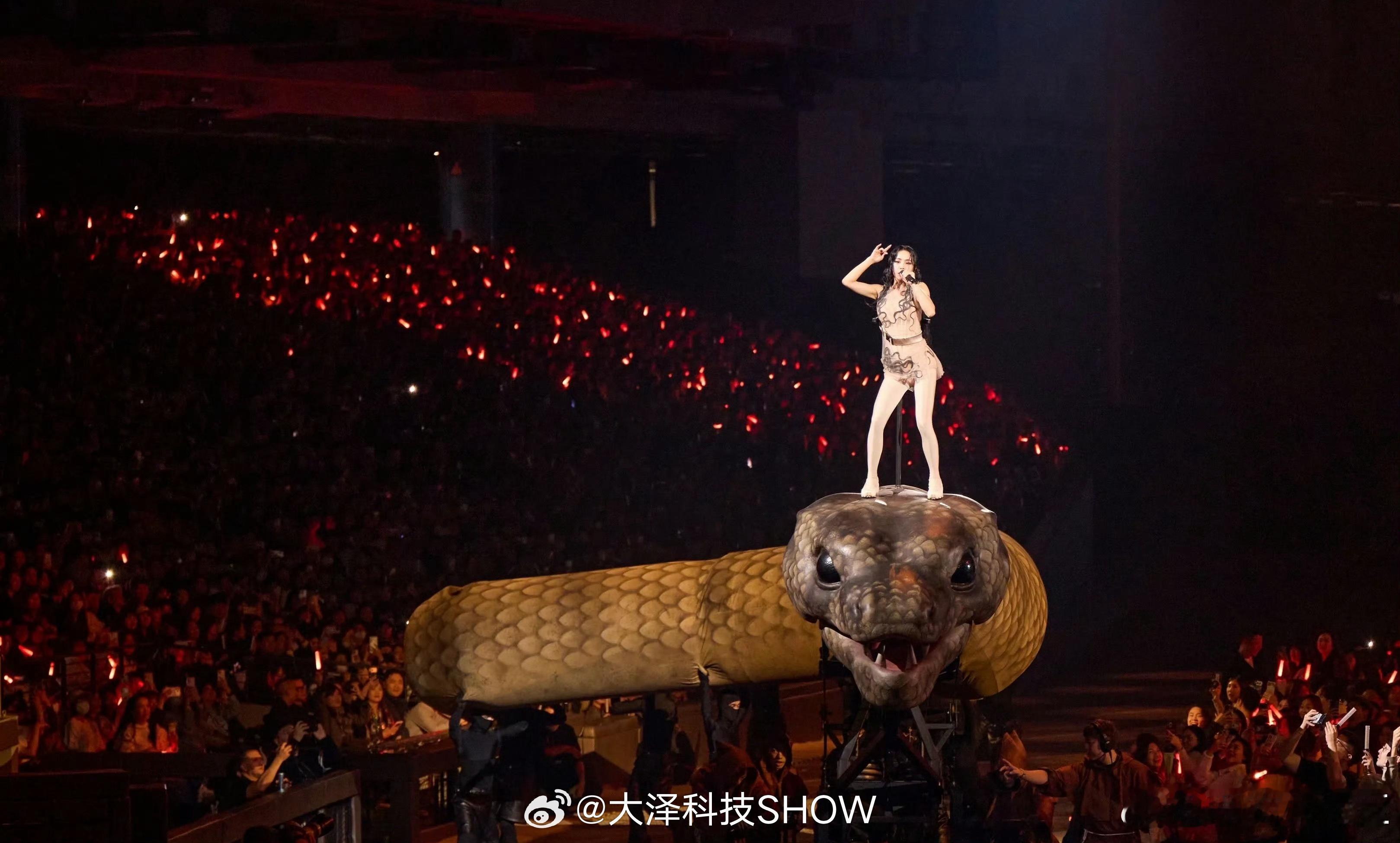 央视盛赞蔡依林演唱会舞台蔡舞后这回算是洗白成功了