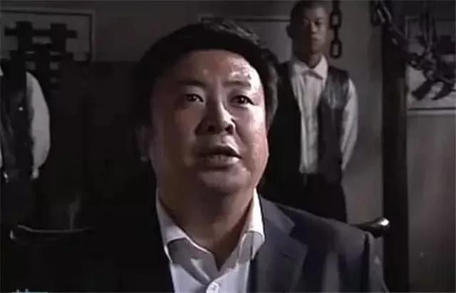 “这演员就是当年害我瘫痪的人！”2011年，一位因伤瘫痪的老刑警正在家中休养，为