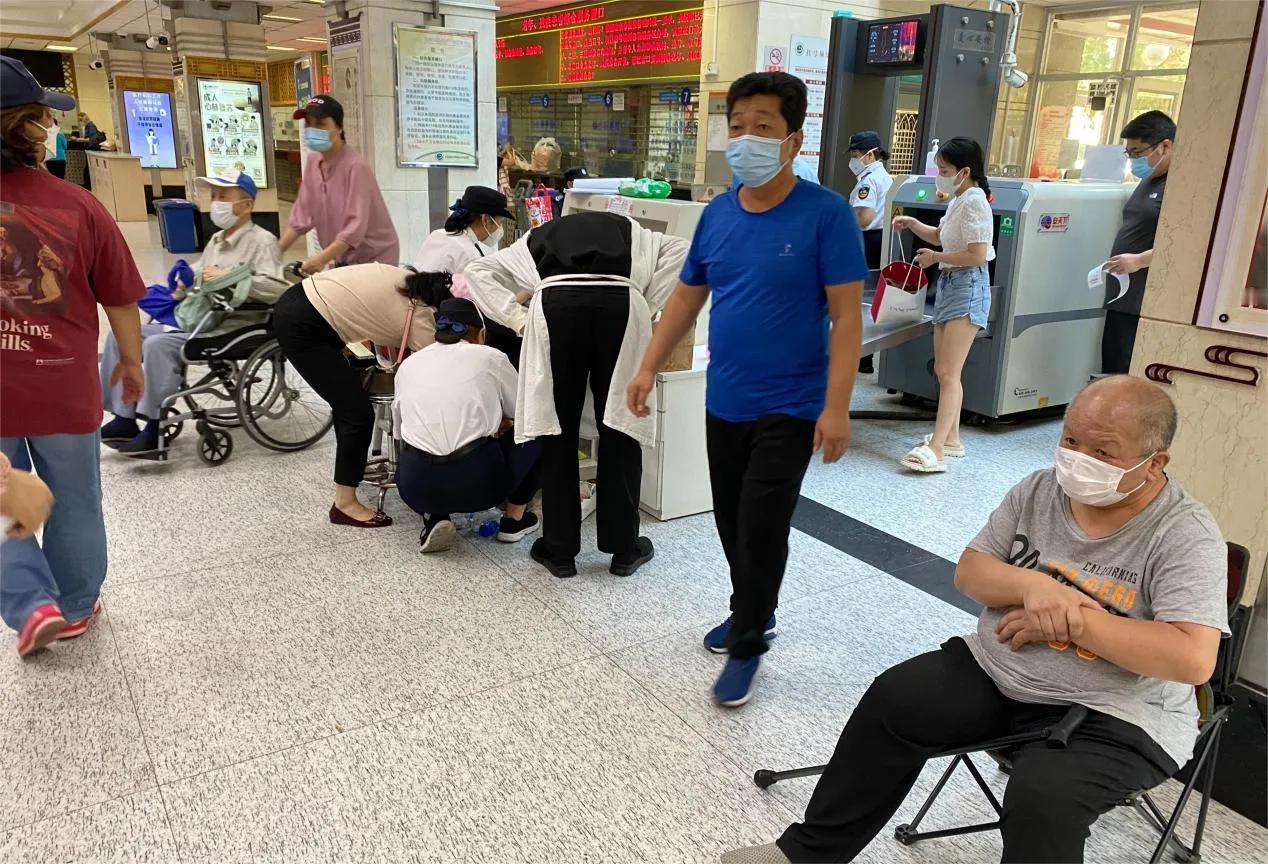 面对疾病人有三怕，怕被父母拖累、怕被孩子拖累、怕拖累孩子！

很扎心却很真实，前
