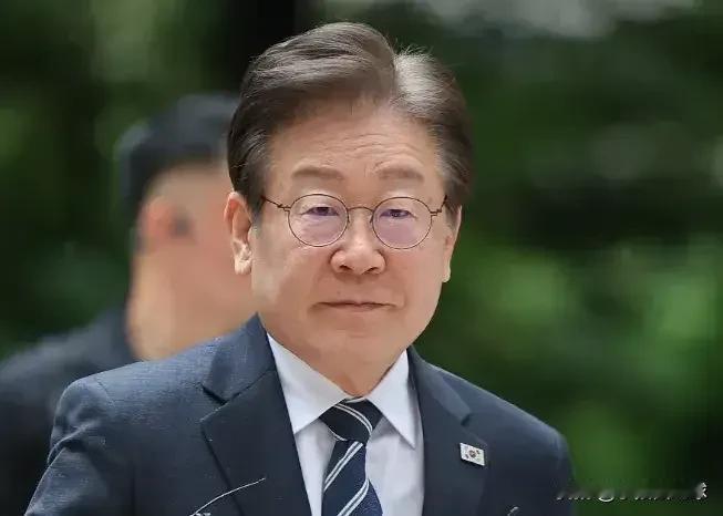 发现一个规律！
韩国大选无论哪个总统候选人选前必须向美国表忠心。
日本大选也是如
