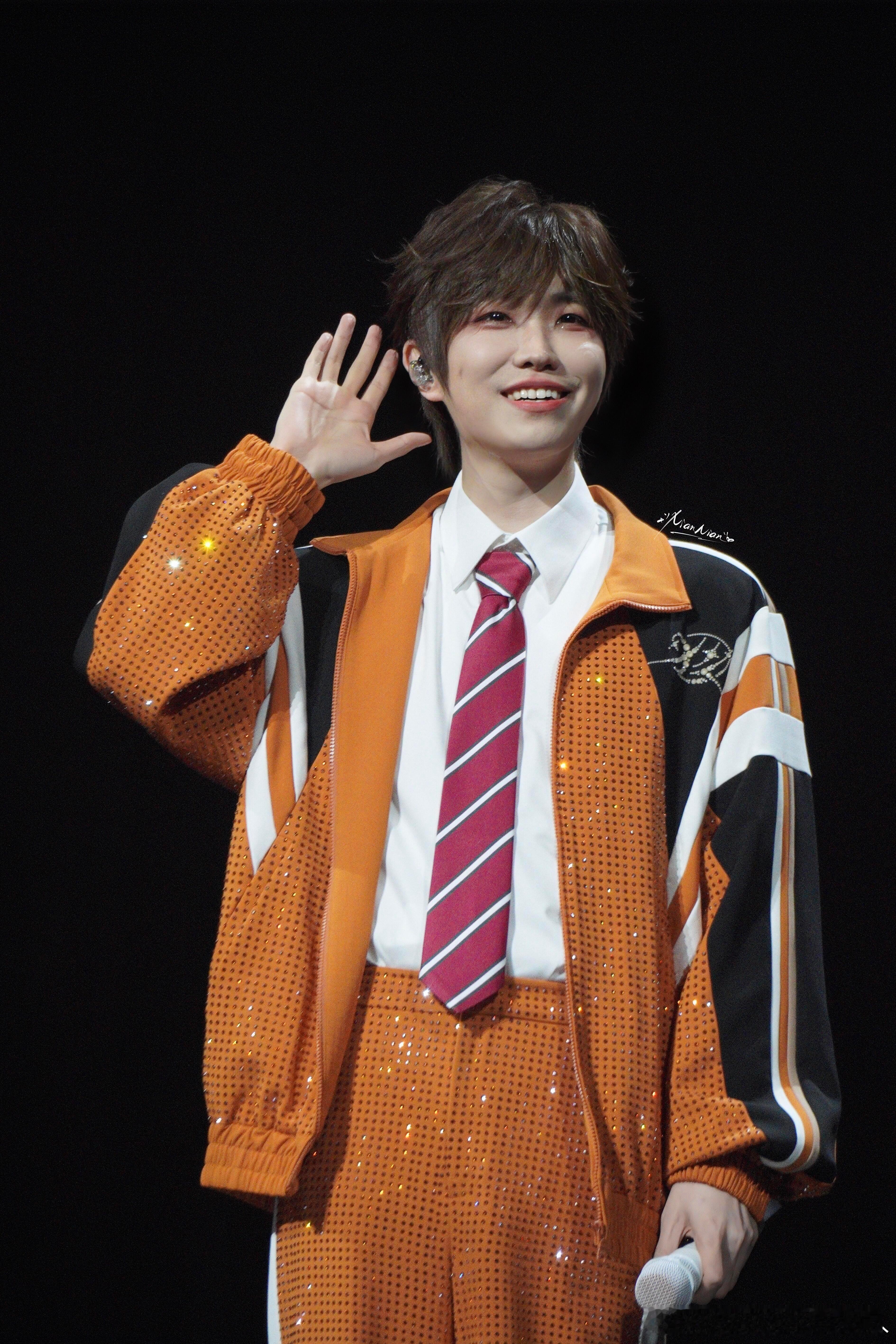 徐良成都演唱会售罄 徐良成都二开5.1场秒售罄！谁能想到，当年的非主流青春，抢票