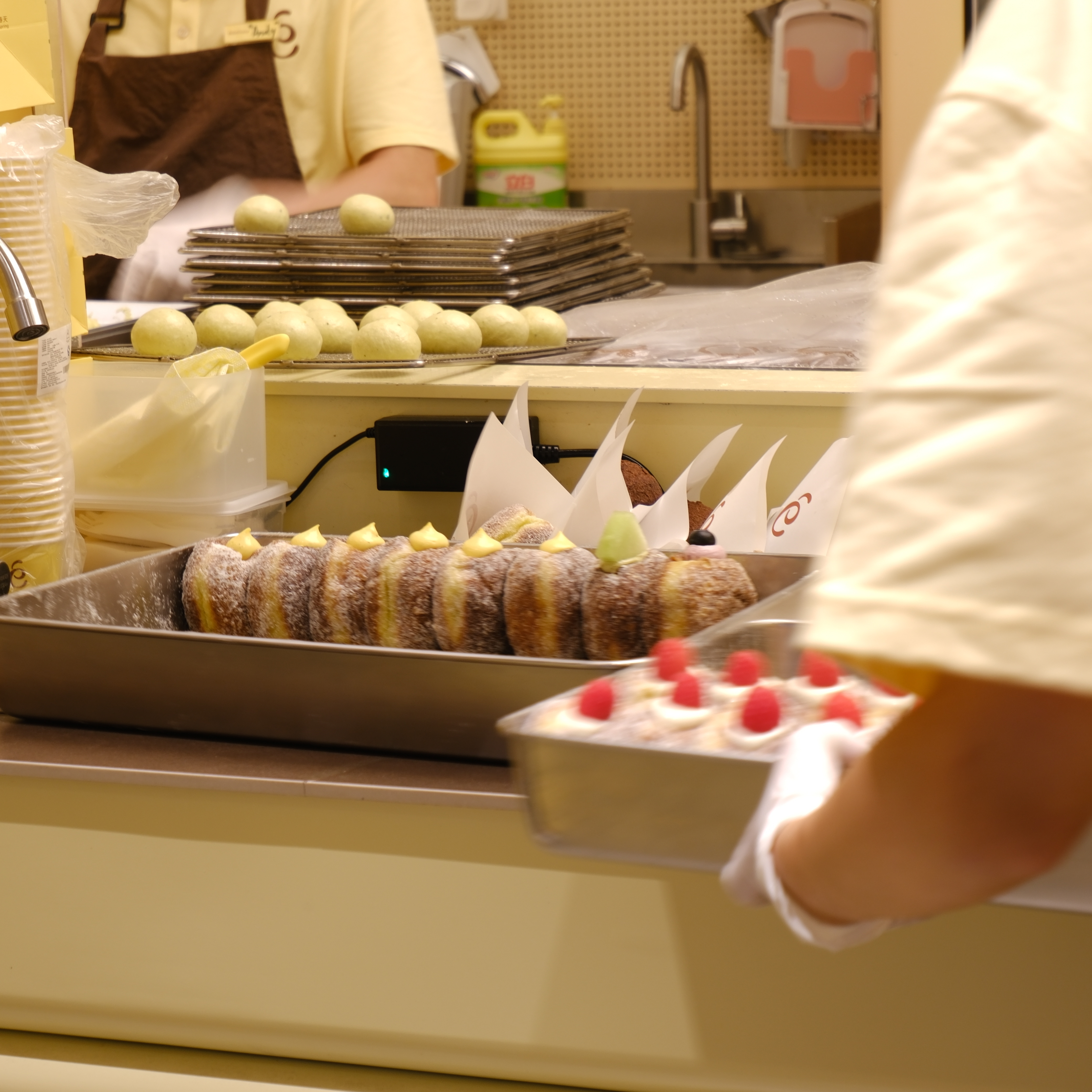 最近甜品吃得有点多，是不是人生太苦r5每日一记美食分享