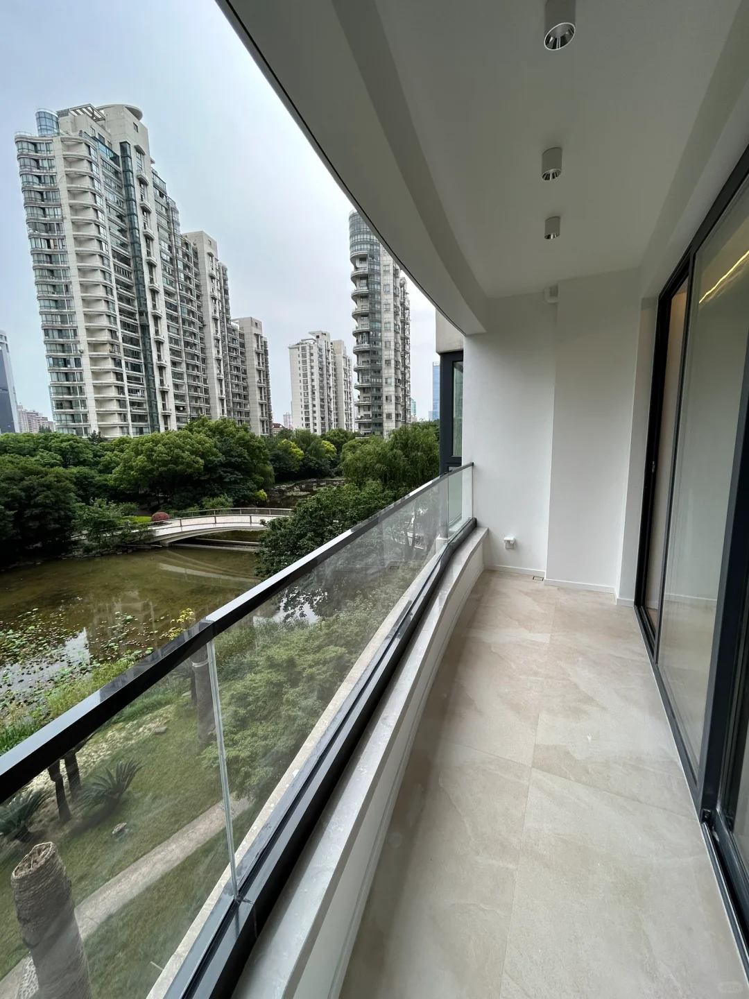 中凯城市之光湖景三房