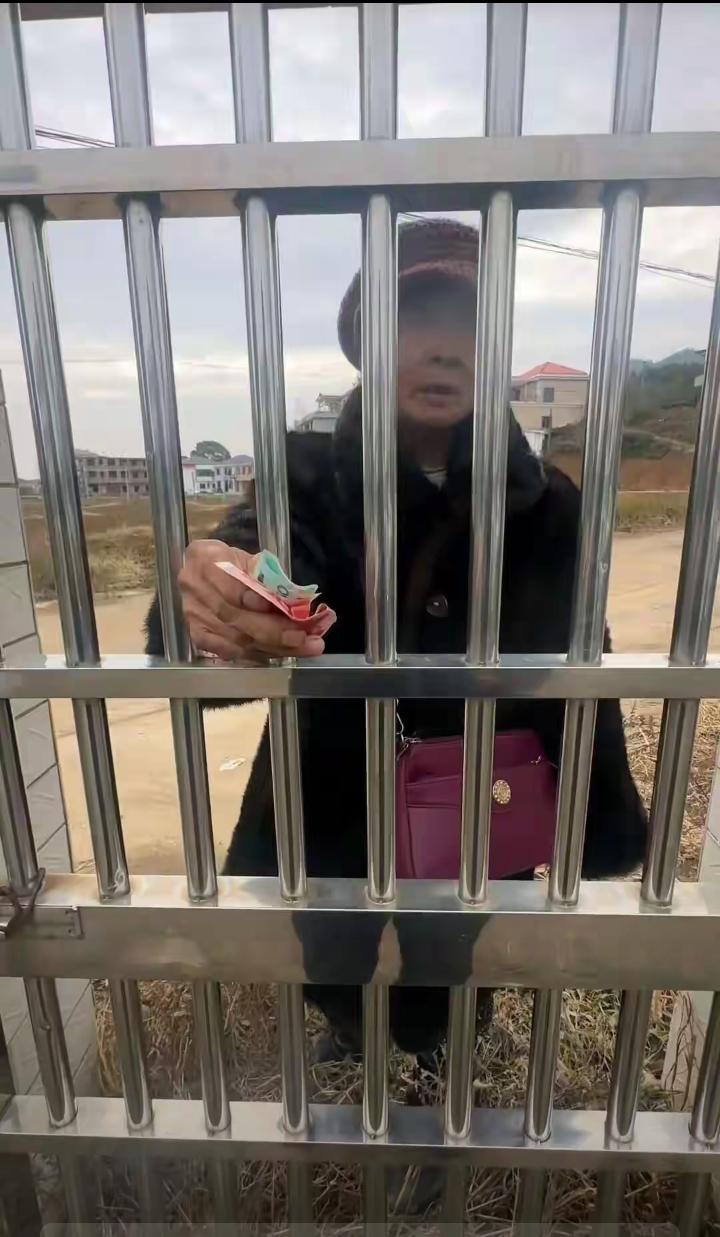 湖南69岁残疾母亲替病逝儿子还清13笔欠款，150元旧债，感动全网
 
湖南衡阳