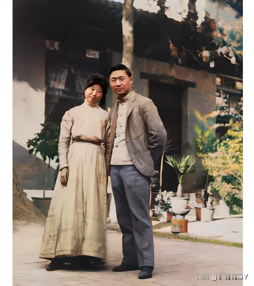 这才是1910年孔祥熙与韩玉梅在山西办学期间的真实貌相，大家看看呗！这并非演戏，