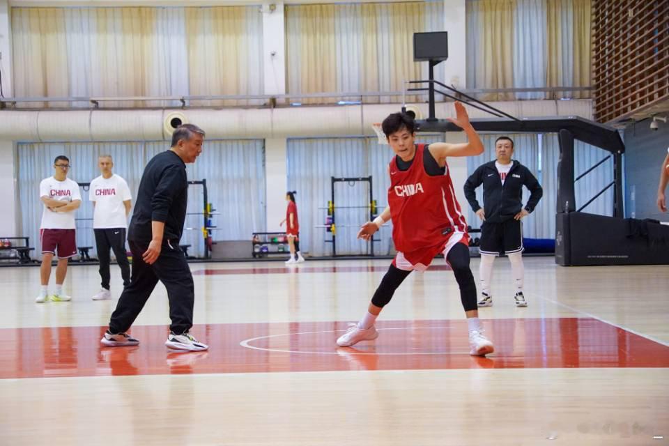 杨舒予杨舒予女篮世预赛中国女篮 20260106中国女篮于今日正式开启集训集训羊