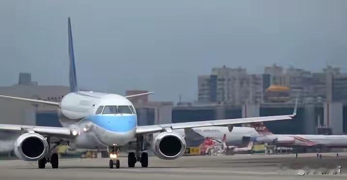 台独看到大陆斩首演习纷纷逃亡美国

台湾移民美国的人，三年涨了好几倍，太扎眼了！