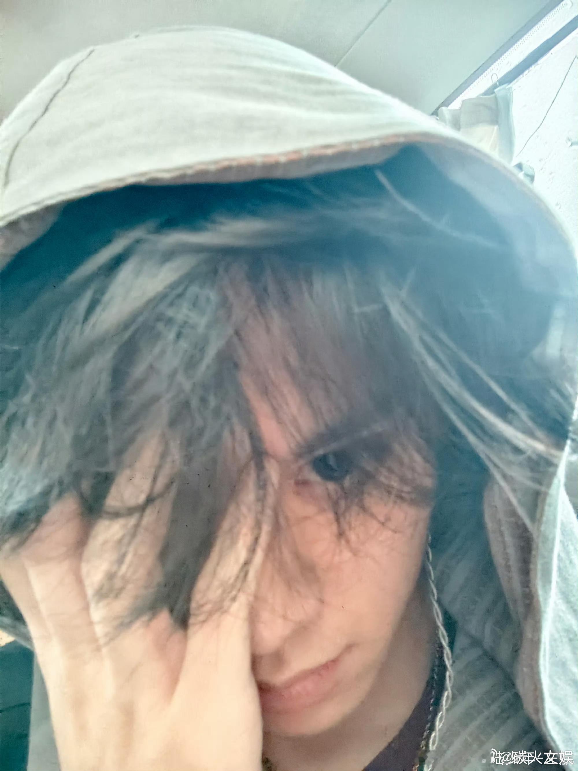 左航给大家整两张头像用用左航给大家整两张头像左航给大家整两张头像，氛围感头像，[
