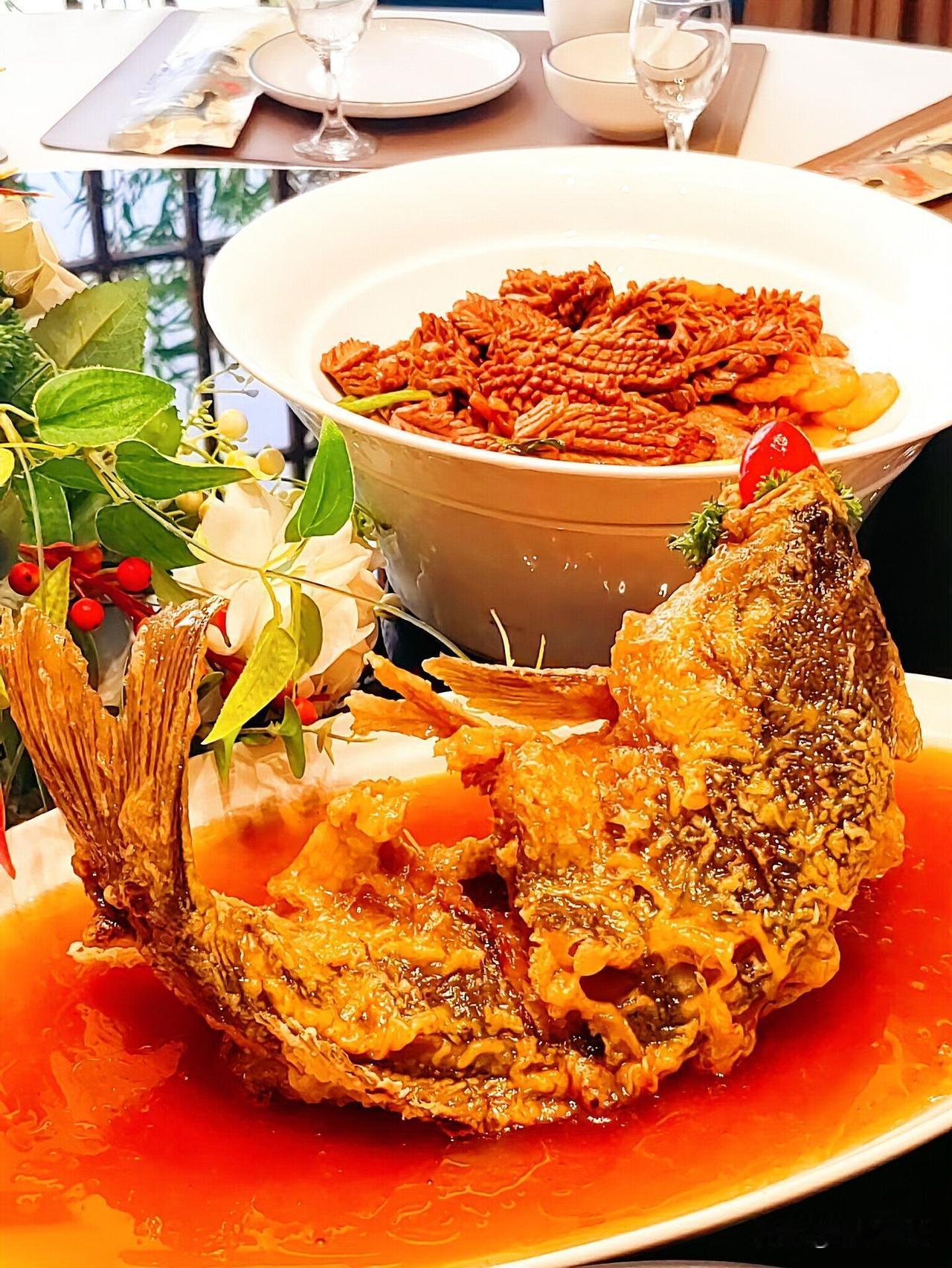 山东省16市第一名名吃

 山东省16市第一名吃（权威共识版）
 
- 济南：糖