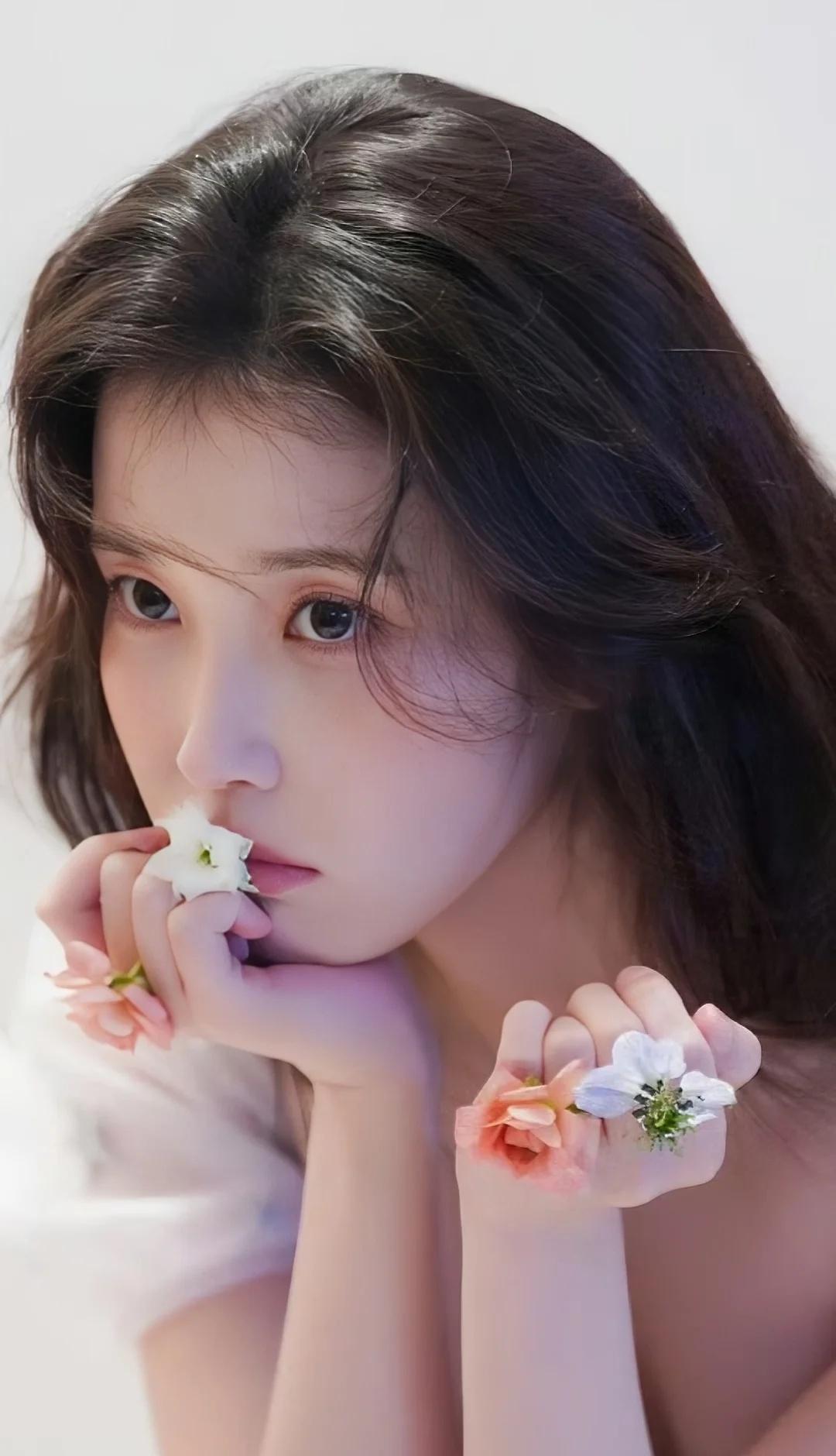 IU“这是谁家的漂亮姐姐呀”
国民妹妹李知恩 IU IU李知恩 李知恩iu 李知
