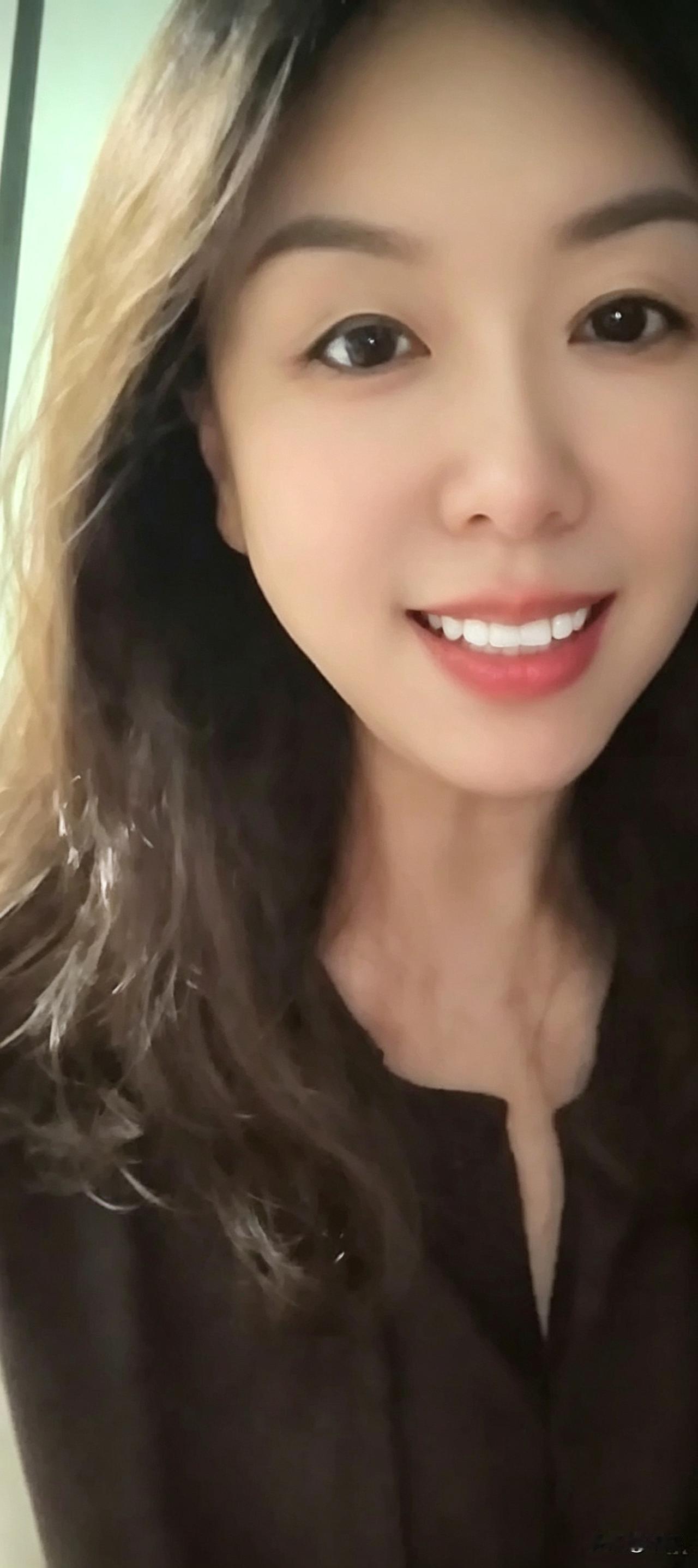我变好看的那一年

十六岁，我进单位。
三百来号人同时入场，我们四基地占了七八十