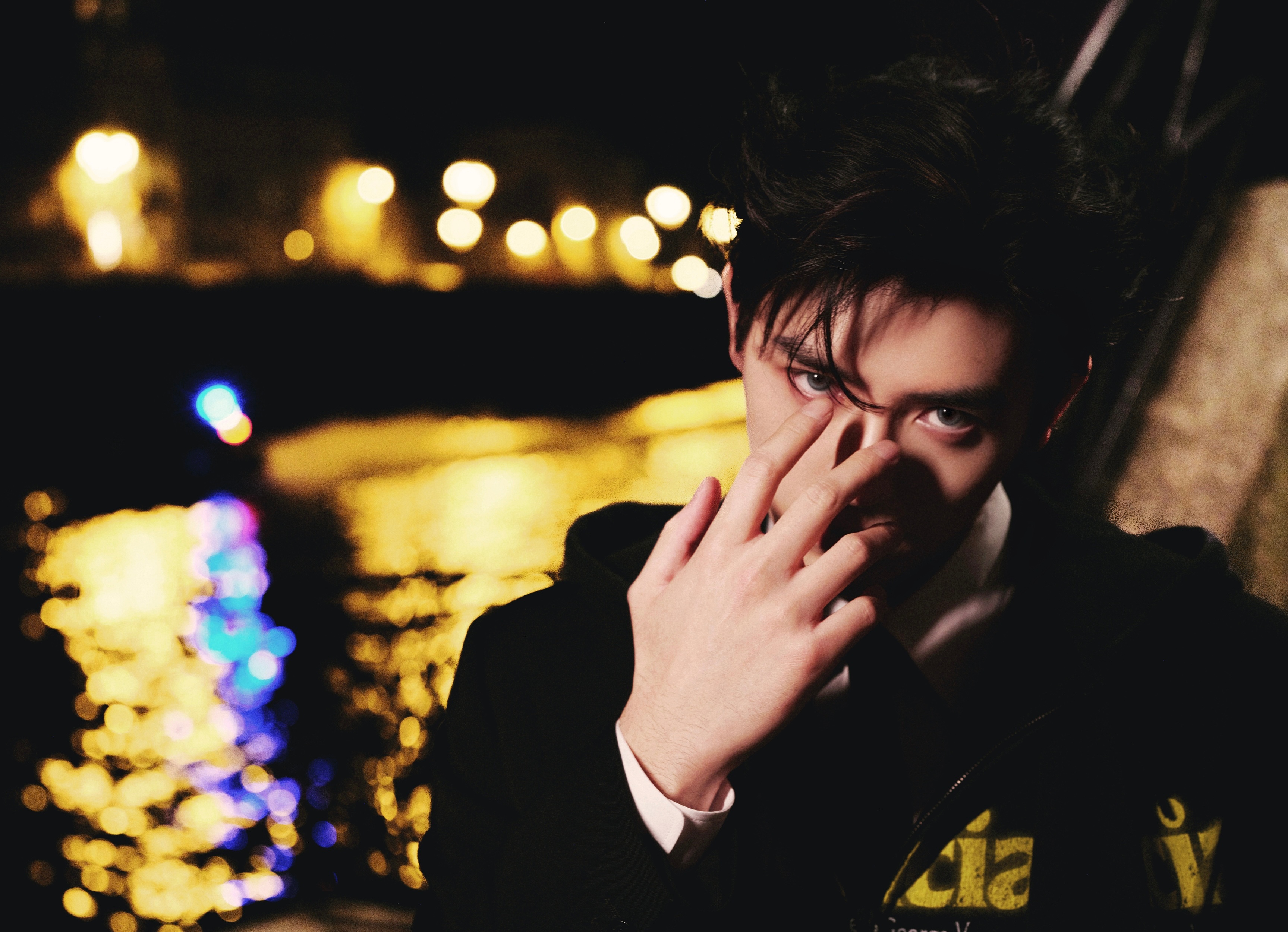 陈飞宇  —  BALENCIAGA  时装周巴黎时装周很美丽的外景拍摄哦 ！主