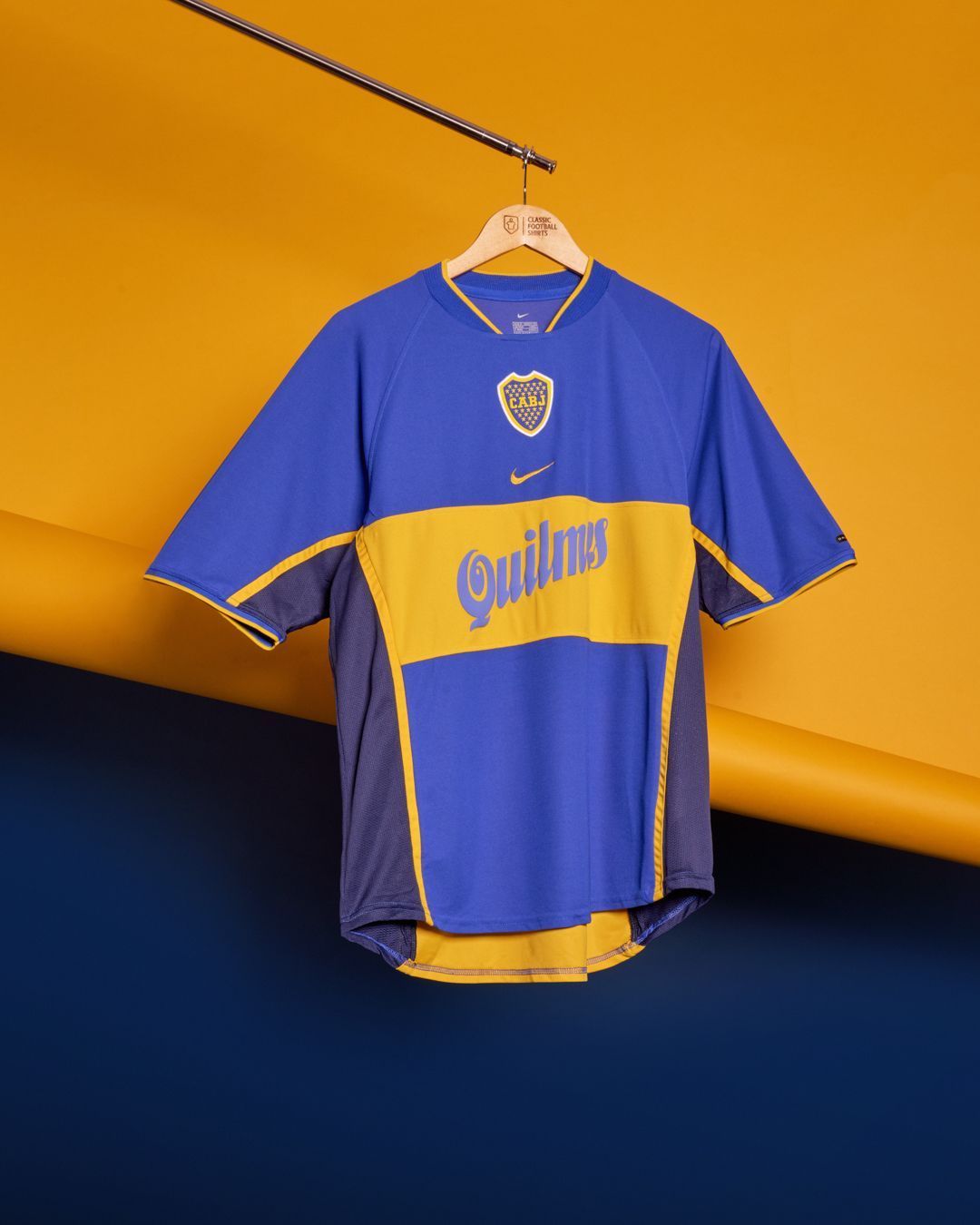 黄蓝色，经典博卡球衣