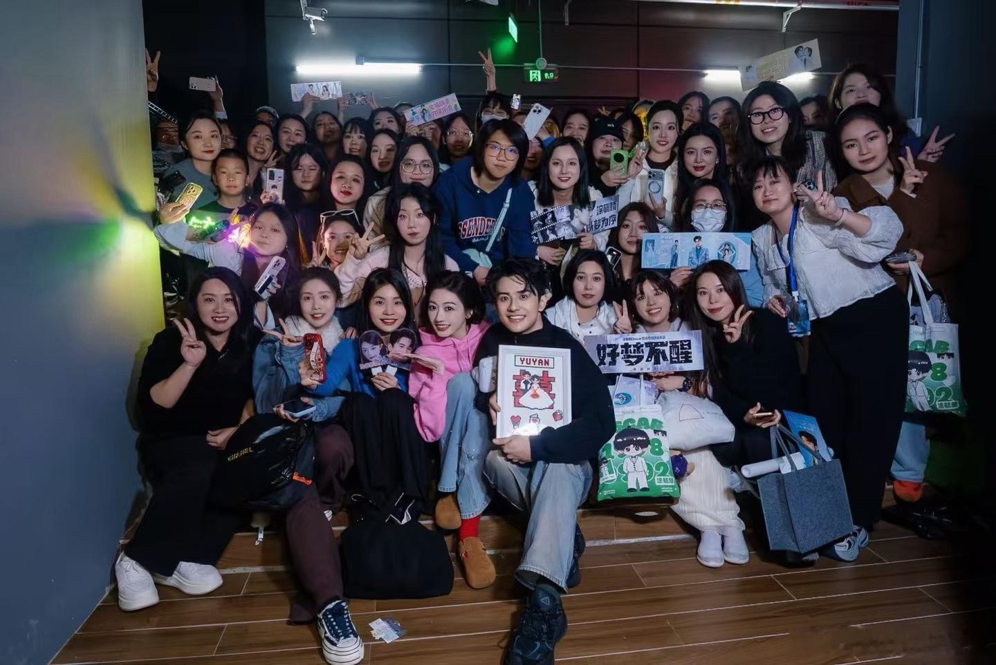 涂毓麟记录一下我们幸福的瞬间又多了一张合影，期待下一次见面