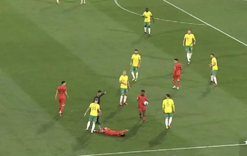 世预赛，国足1：3输澳大利亚，使我们明白：
有武磊，输球；没武磊，也是输球！武磊