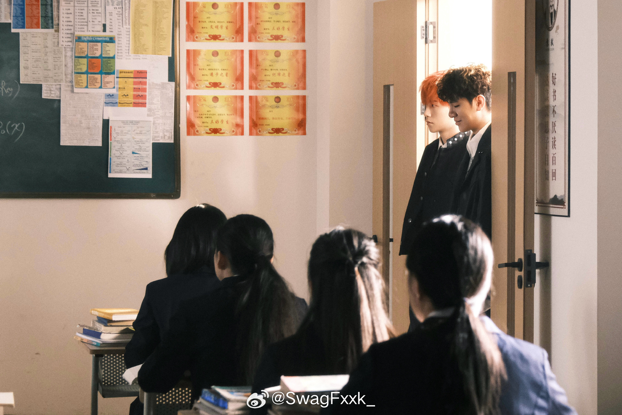 Top Barry和Rapeter合作单曲《DDbackseat》MV剧照公开！