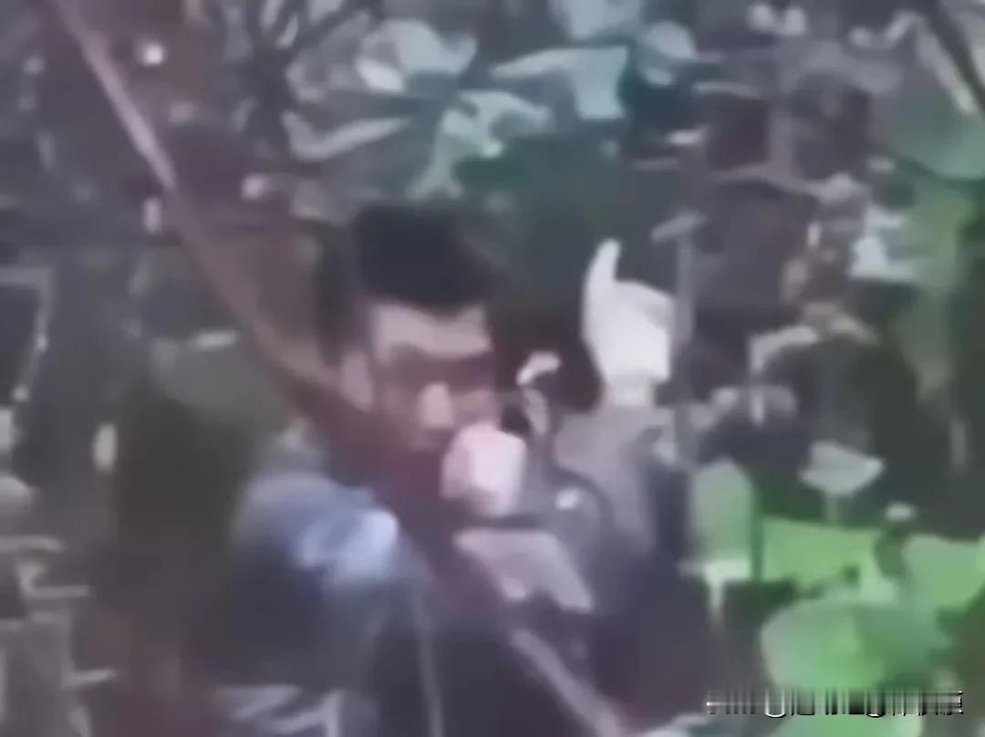 看到我们英勇无畏的边防战士，我莫名的想流泪，你以为的岁月静好，只不过有人在为你负