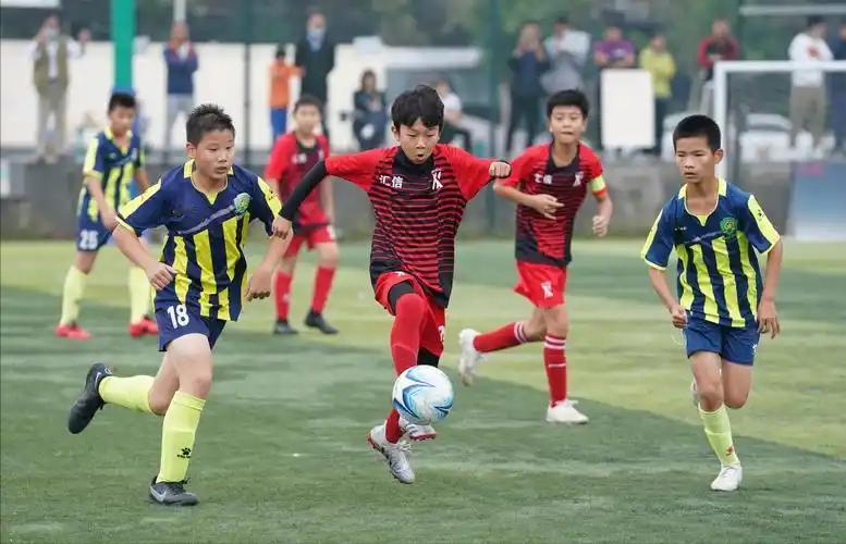 中国足球界为什么没有球探去各地找足球天才？

中国足球一直被诟病“苗子少、人才断