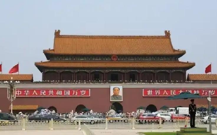 有人提议把毛主席纪念堂和纪念碑搬到八宝山？老百姓第一个不答应！

最近网上有个说