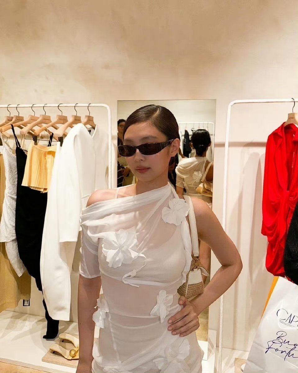 #JENNIE[超话]##韩网友向外交部告发Jennie# 怎么感觉韩网友有点太