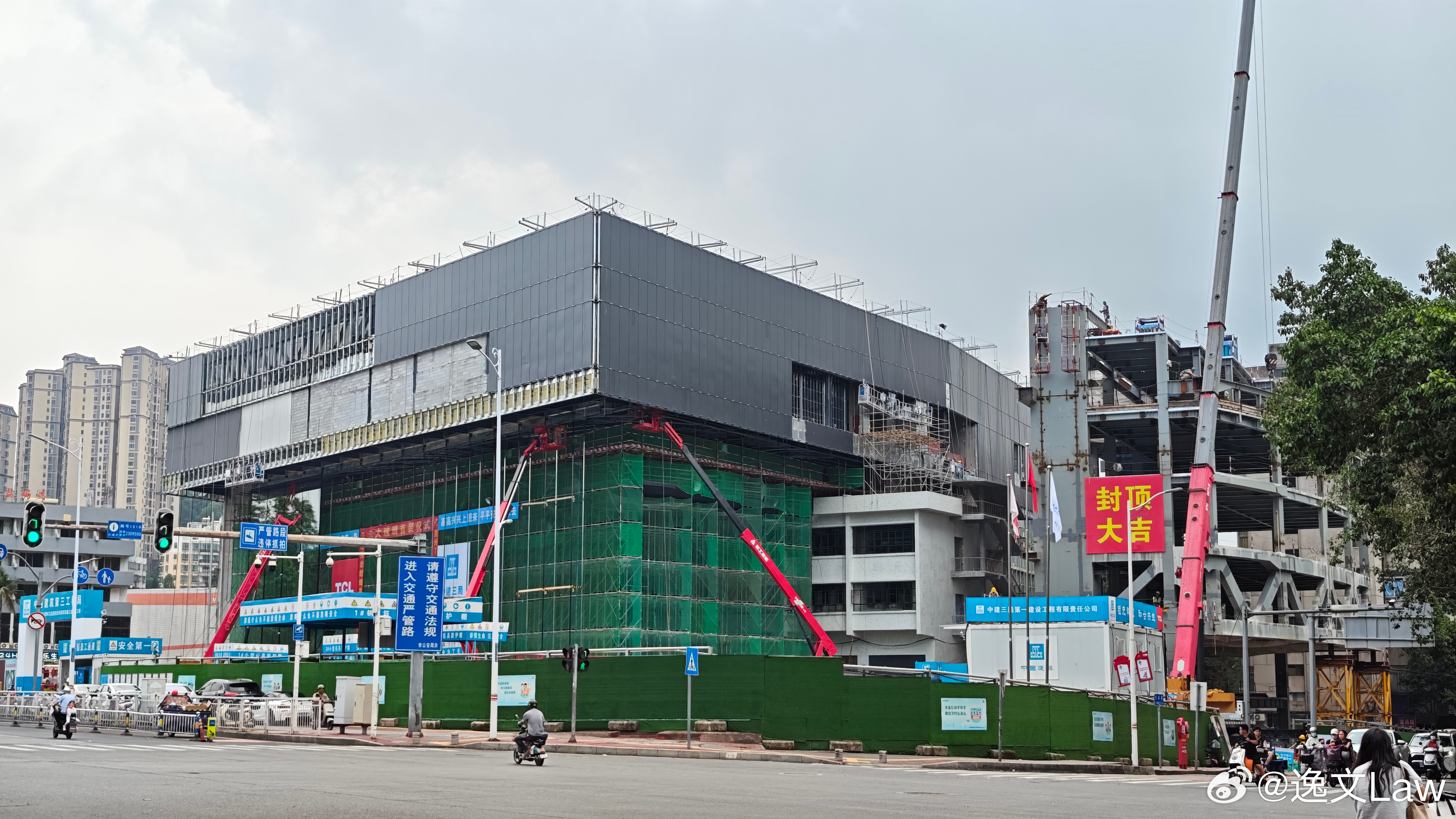 TCL的新大楼建的真够气派，拆了老厂房后天天日夜赶工。之前我还以为他们在仲恺建了