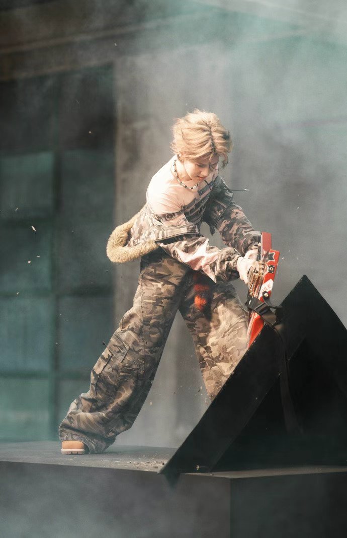 张真源摇摆张真源摇滚吉他手 张真源摇滚吉他手上线，谁懂张真源摇摆，满分自由自在的