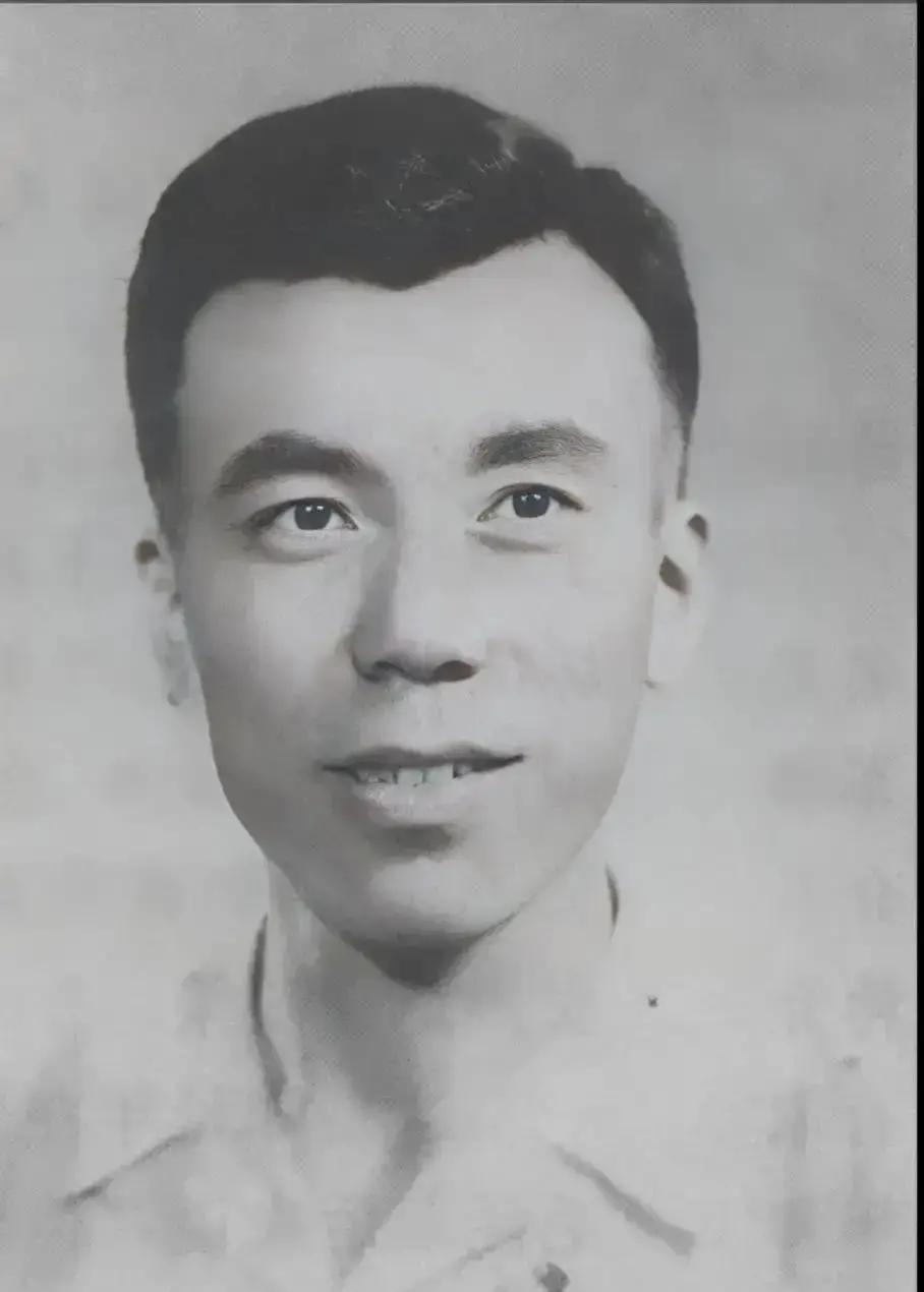 1952年，志愿军战士张文荣被美军俘虏后叛变，经过改造后，张文荣被安排打入志愿军