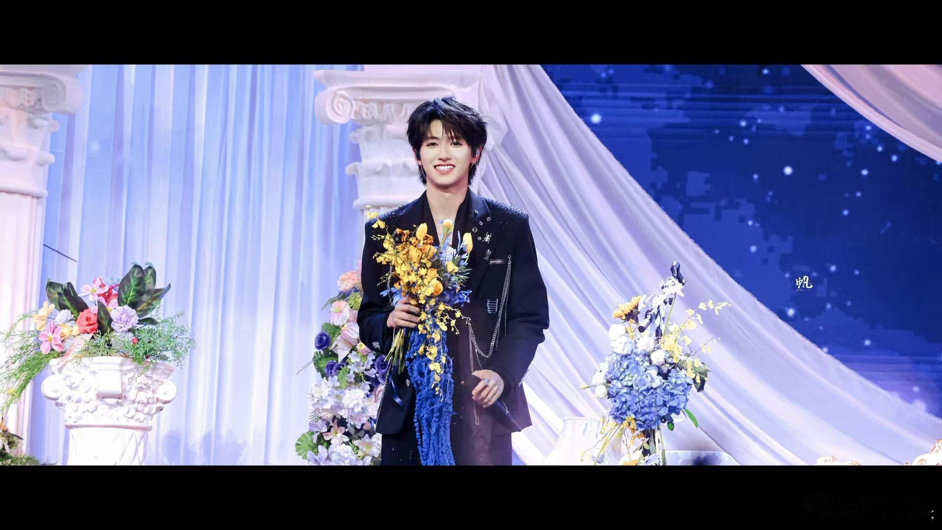 谁懂横屏只有朱志鑫一个人的爽感朱志鑫这和求婚有啥区别谁懂这种横屏只有朱志鑫一个人