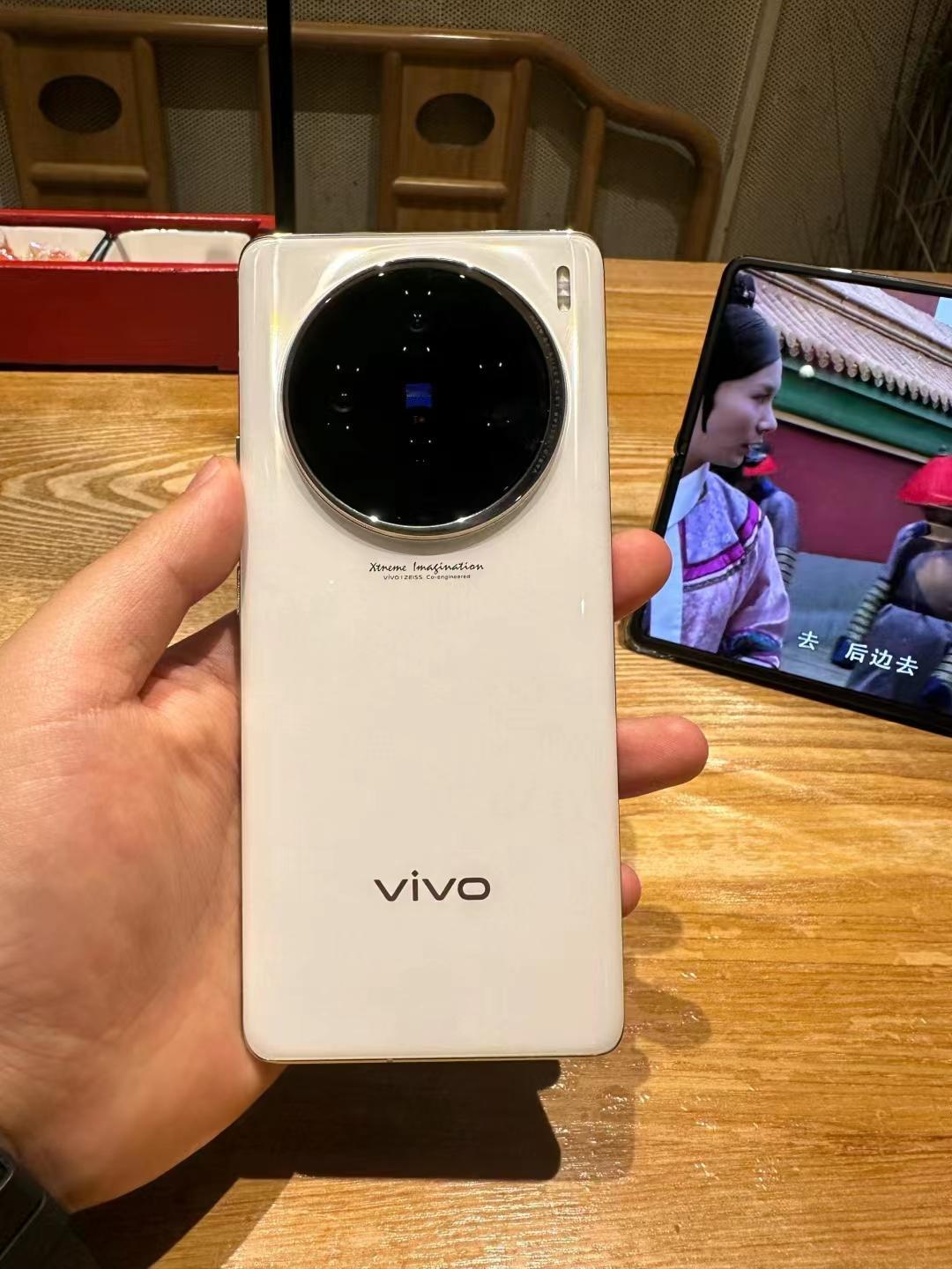 不是吧，vivo X100S是直屏？5800mAh电池？那不得香爆，我等的就是直