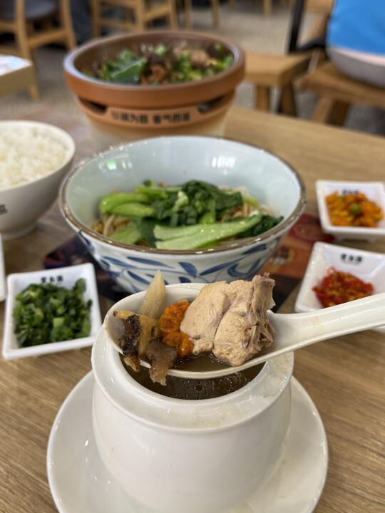 谁懂？😢打工人的元气全靠这口“鸡汤”吊着🫶
