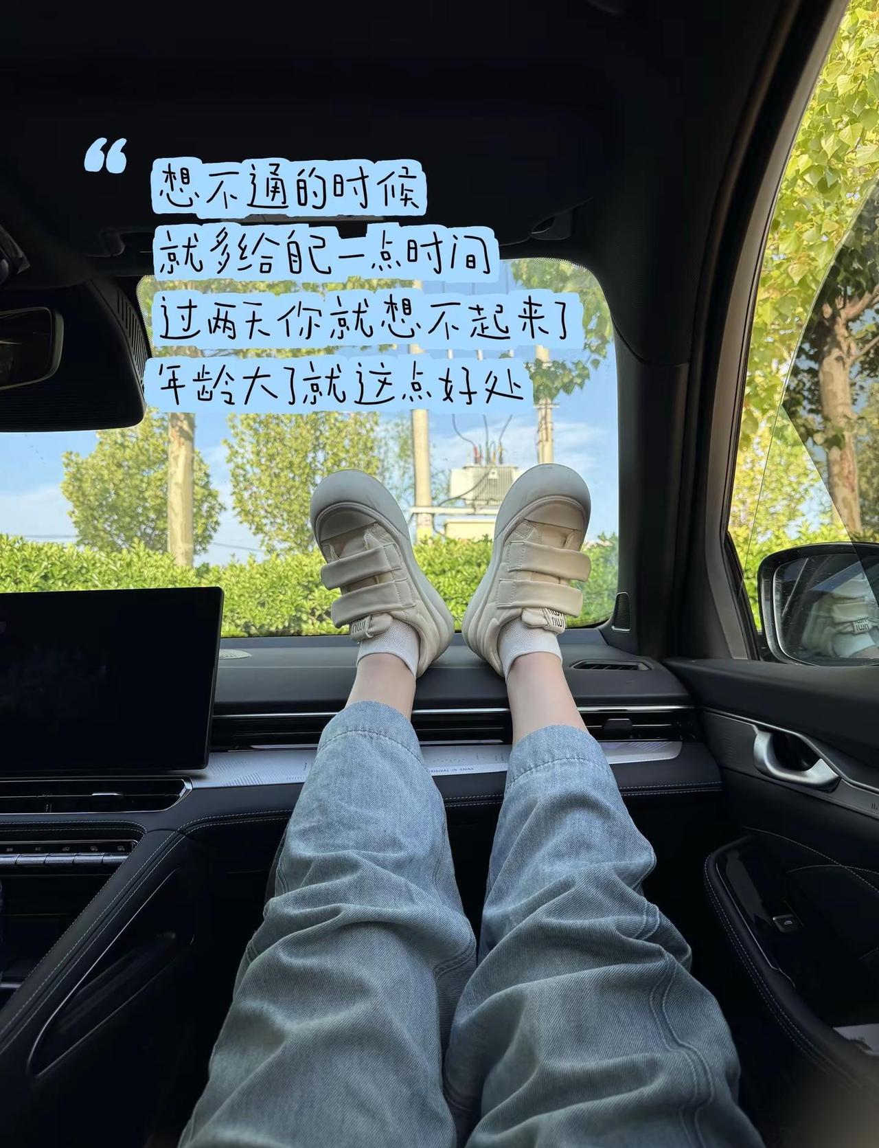 把胡思乱想的精力，用来提升自己，日子会豁然开朗。脚踩自由风 舒适至上平底鞋 鞋子