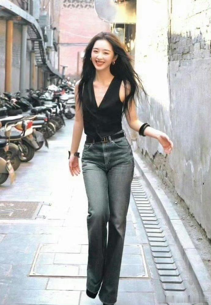 谁再说邓恩熙比例不好！妹妹这组照片简直鲨疯了好嘛[色][色][色] 