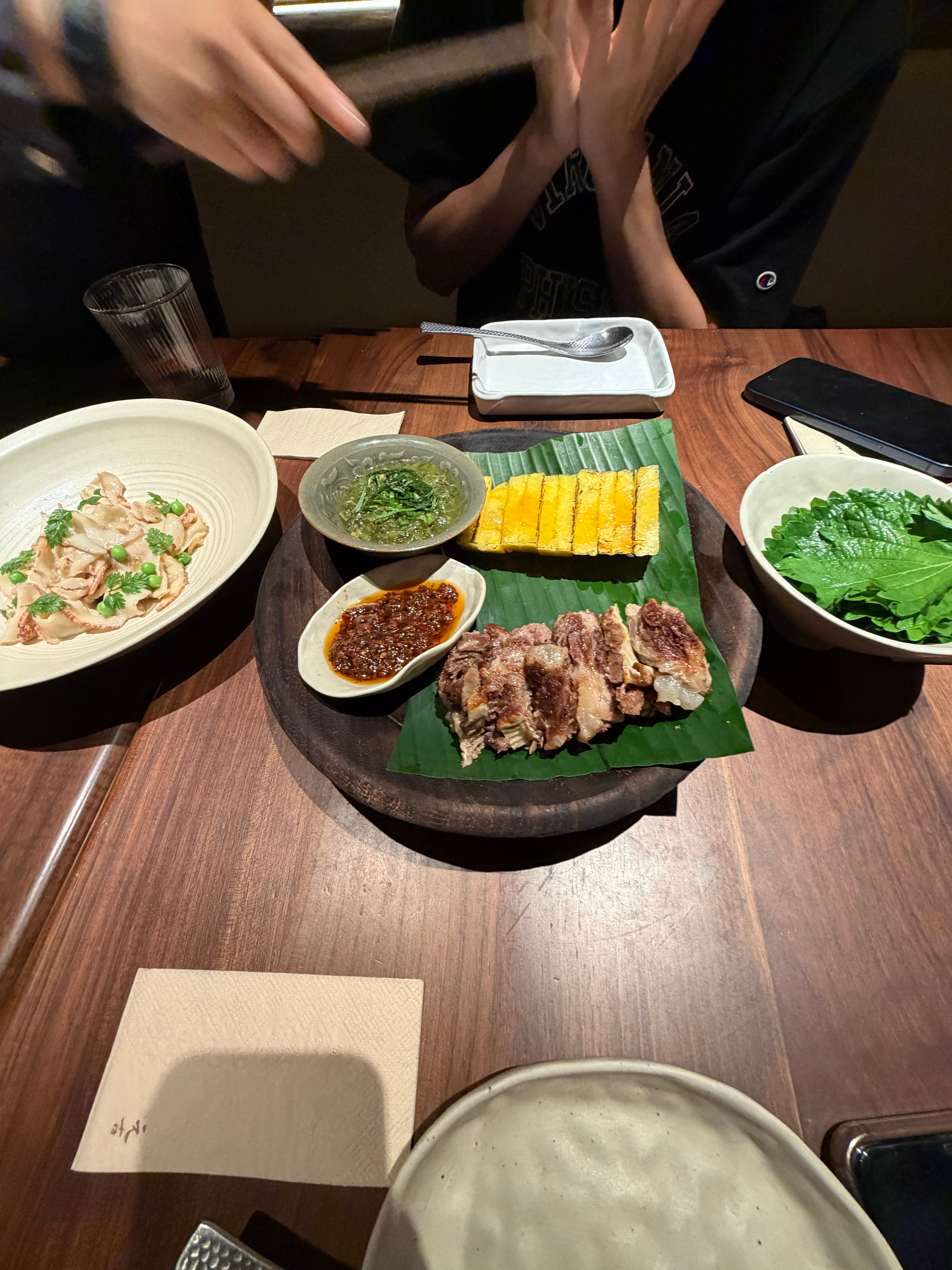 今天和朋友们出去吃饭听到了6月最感动的一句话 rib说：宝宝你现在长得和你小红书