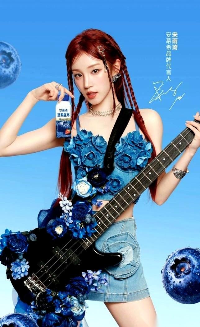 《跑男》录制现场，新金主王老吉的红色logo铺天盖地。
但就在这个节骨眼上，常驻