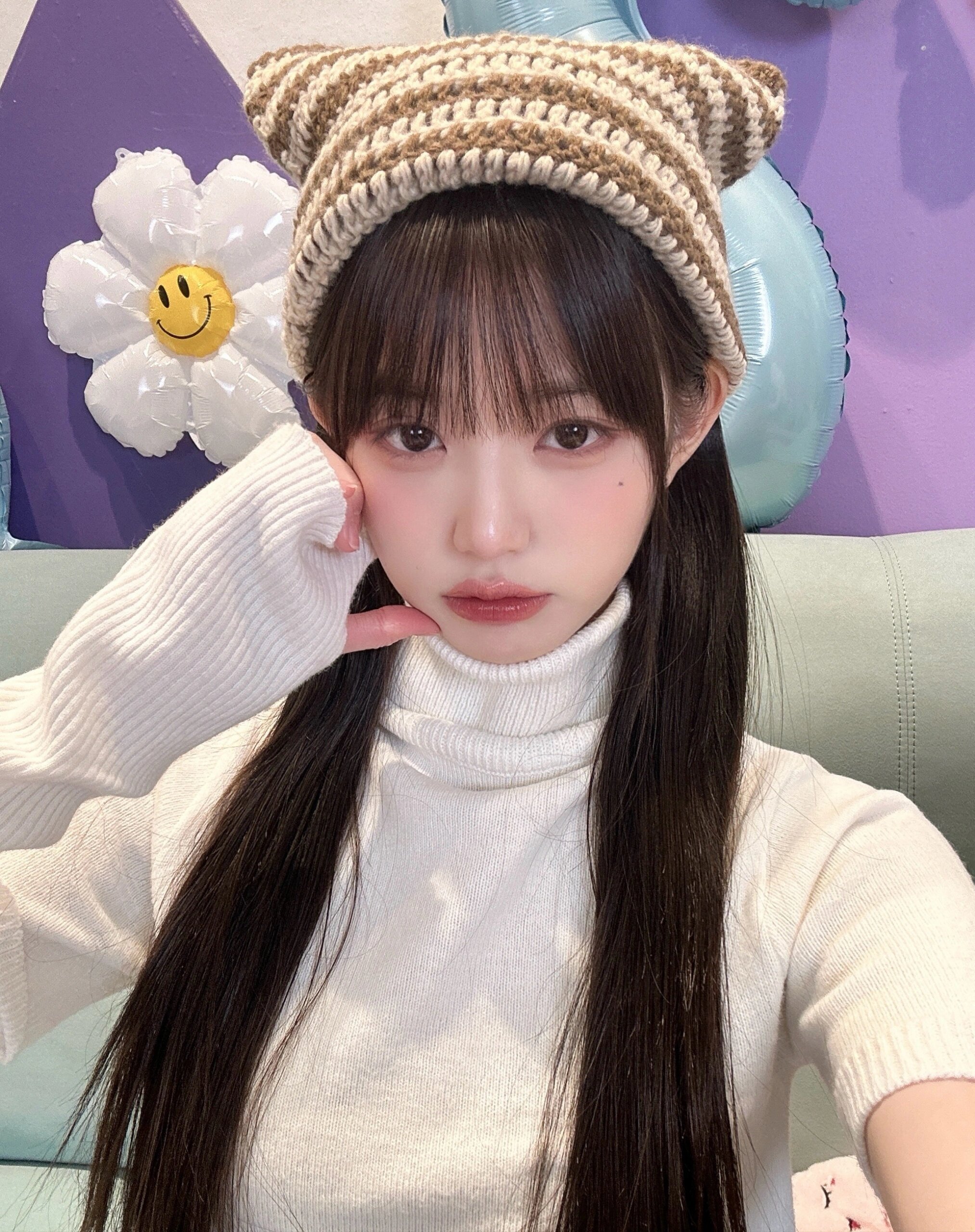 张元英   大家请欣赏刘海小圆的自拍🤳 ​​​