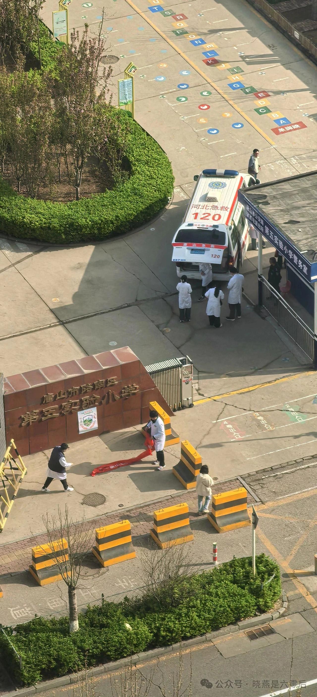 站窗前，一眼扫到了校门口的救护车，一激灵