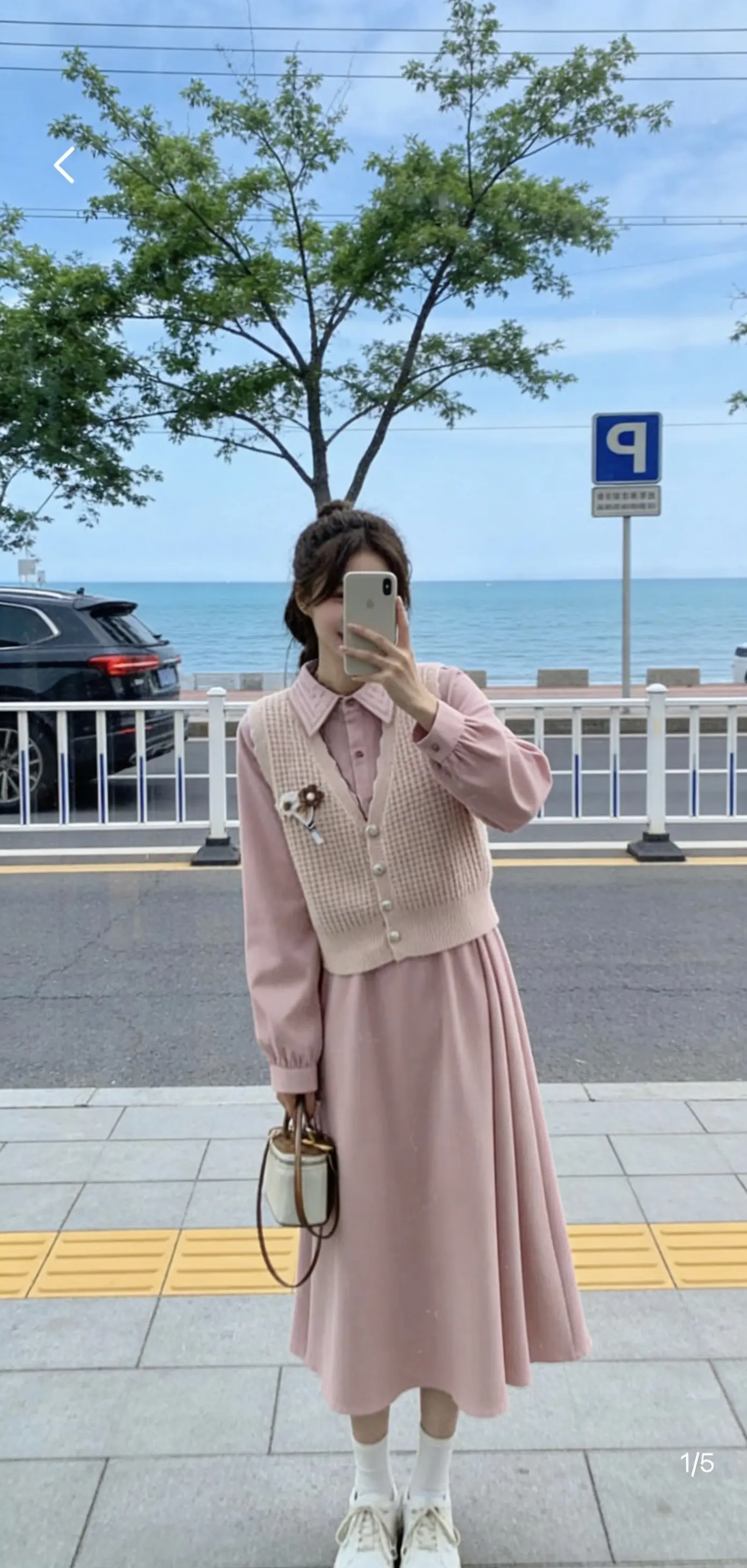 人不能太清醒，否则，看什么都觉得差点意思，要允许真心和假意并存。"