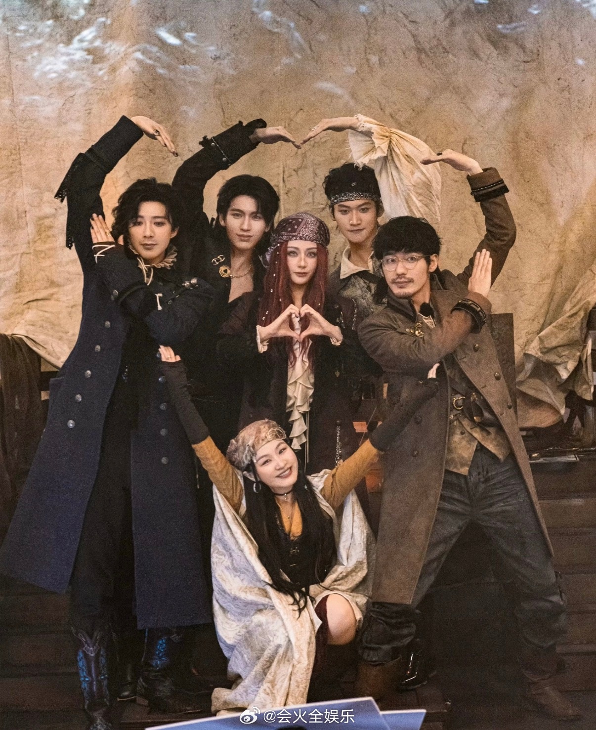 赫丽摸金宇包场白日提灯赫丽摸金宇包场迪丽热巴白日提灯 人生几何能够得此知己～ 