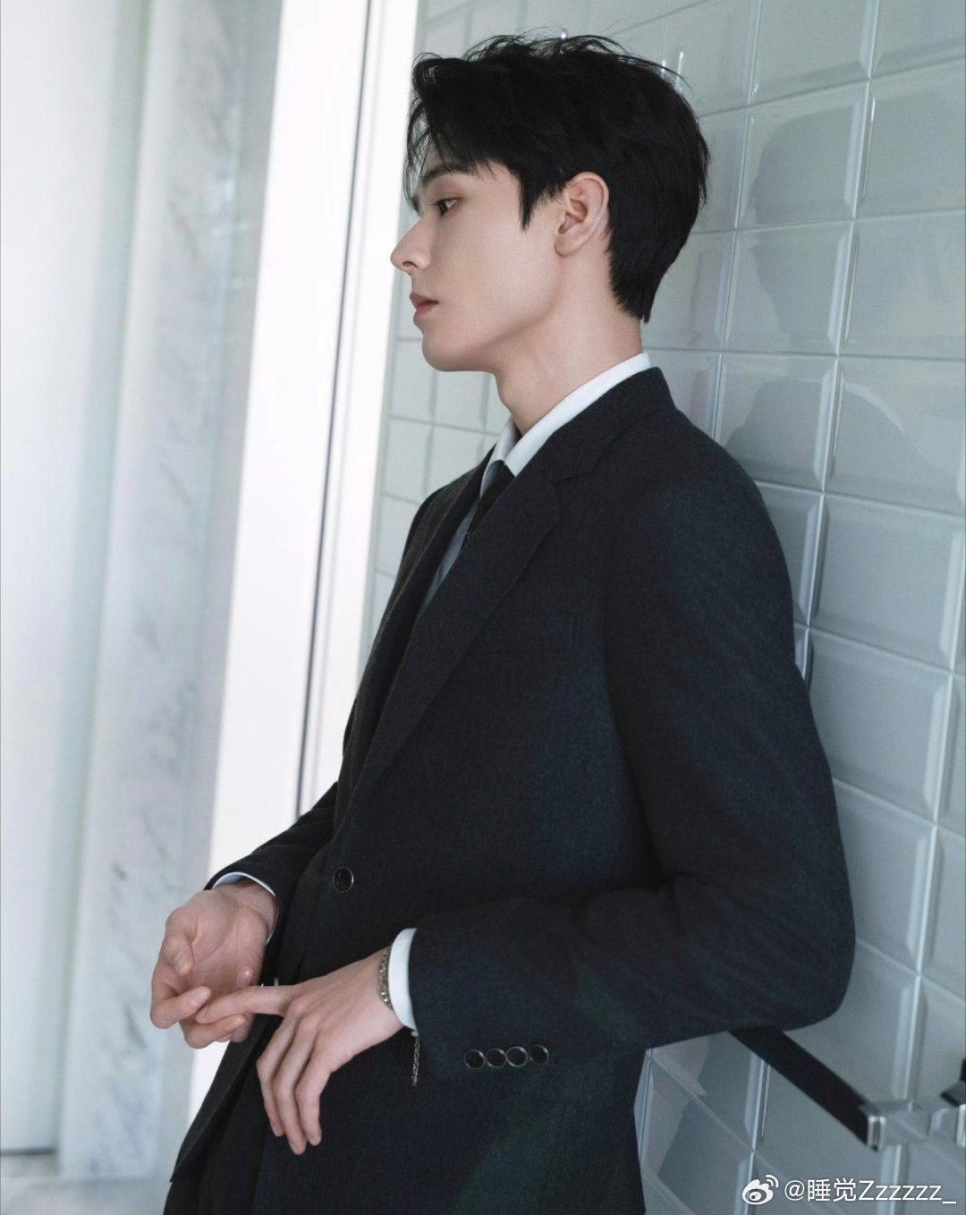 龚俊新剧体制内女婿龚俊饰演法官沈谢秩，正气温柔又亲切，聚焦家事法庭，调解烟火纠纷