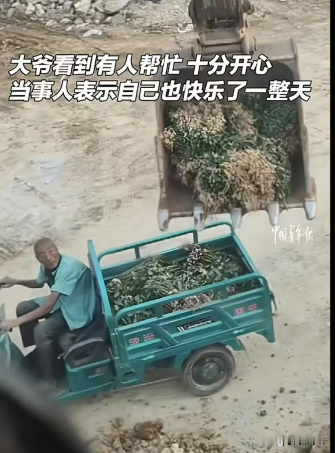 这位挖掘机师傅的善举，瞬间点燃了无数人的心。或许有人会觉得，他只是做了件微不足道