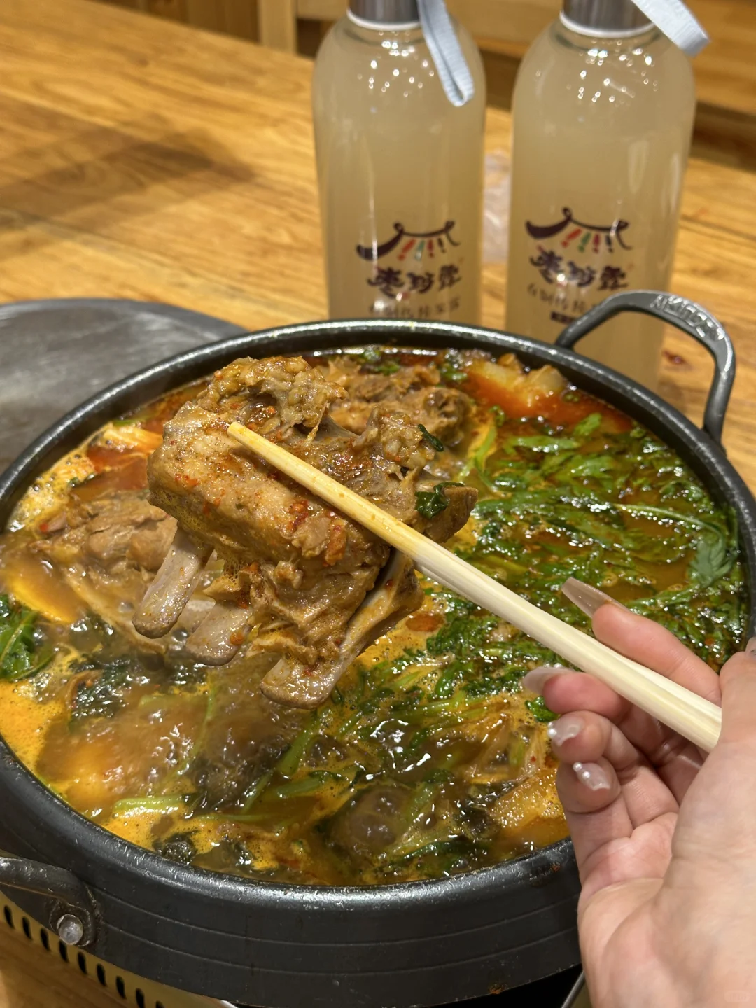 超绝搭配！西塔枣玛露家的脊骨锅酱蟹太好吃