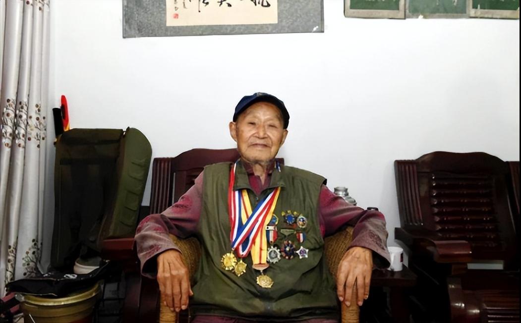 1984年，我国一名22岁的士兵陈洪远，意外发现一窑洞，里面竟然还传出女人的声音