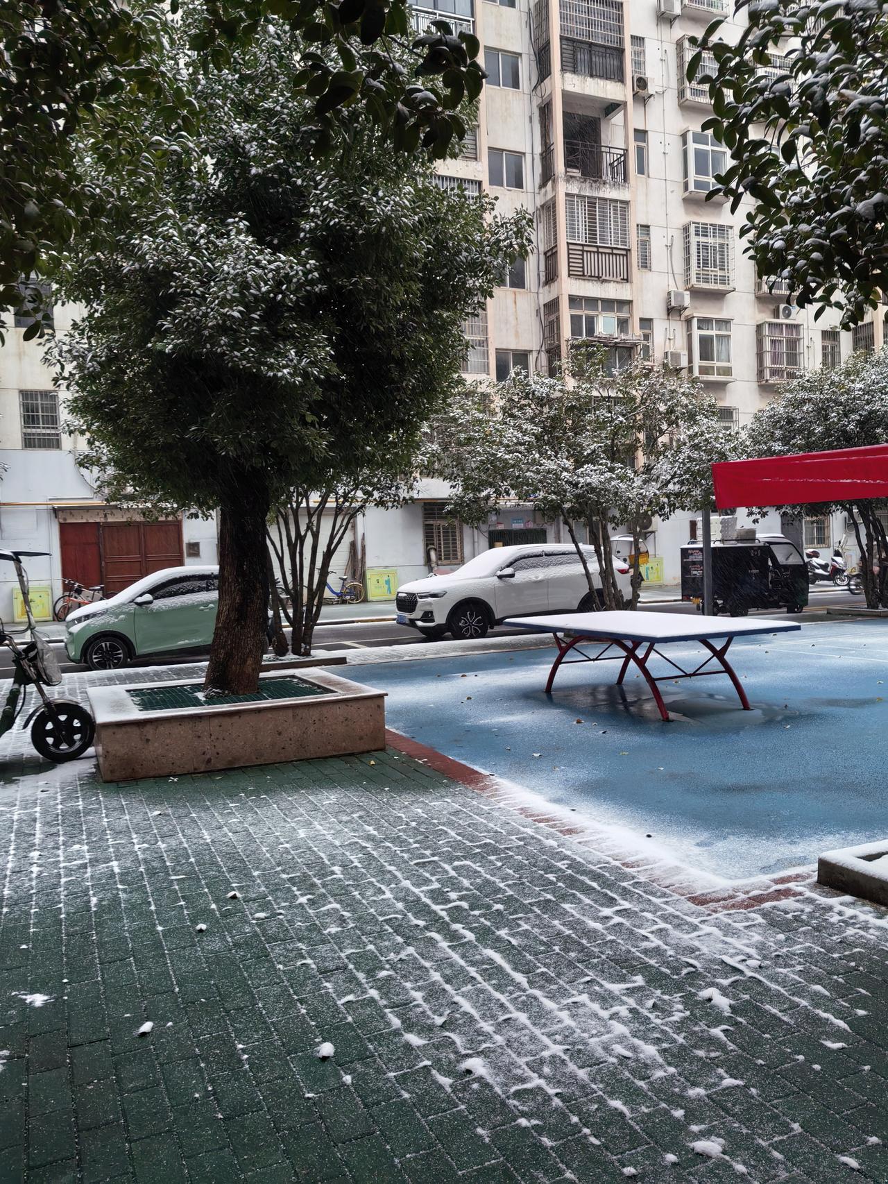 制造业投资正增长原因多多。国家统计局数据显示，今年前两个月制造业投资同比增长9%