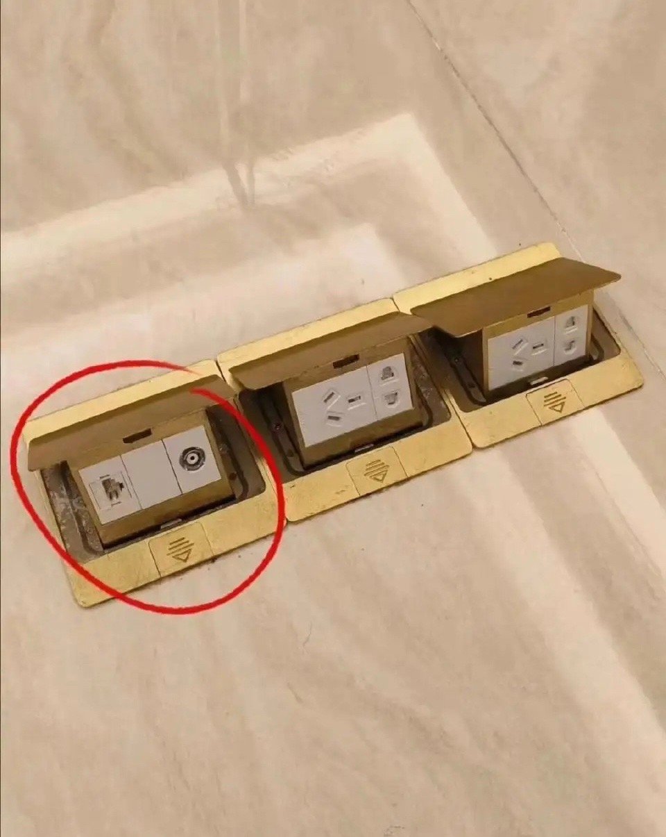 老婆说装这种地插，真的好用吗？[挖鼻] ​​​