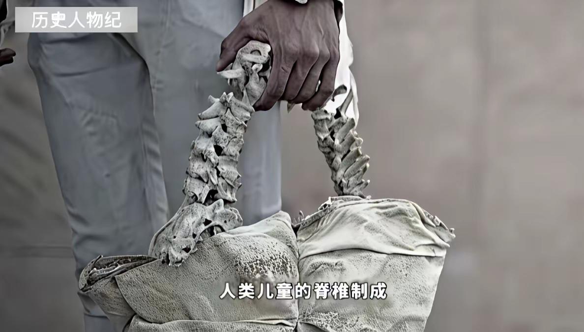 西大灯塔格外闪耀，婴儿的脊椎骨也成艺术品。
       以前不理解，看到婴儿的